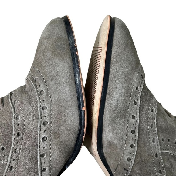Tahari Gray Joshua Suede Block Heel Ankle Booties Size 9 Women’s - Picture 10 of 10